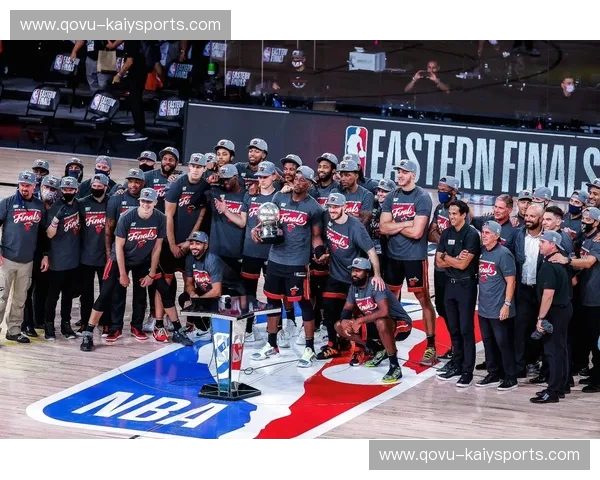 宿命之战：当迈阿密“铁血热火”遇见克利夫兰“青春骑士”，谁能主宰东部之巅？